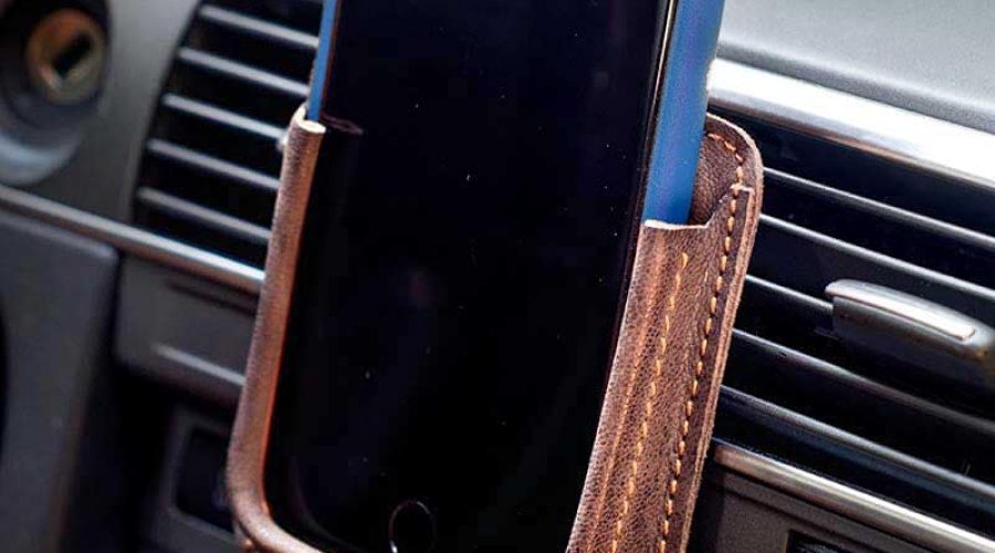 Fits both iPhone in a slim case – and without a case